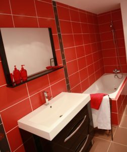 villasoccitanes les Buis salle de bain avec baignoire villasoccitanes les buis sale de bain avec baignioire