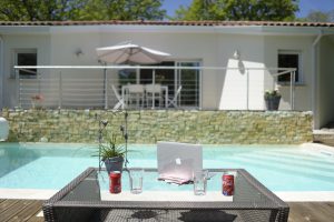villasoccitanes laviste piscine chauffée 8 m x 4 m au sel